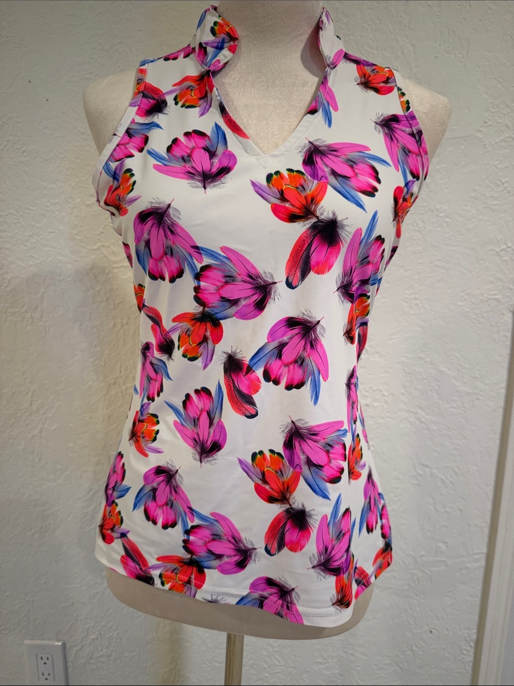 Tzu Tzu White Halter Tank with Pink & Blue Floral Print size small